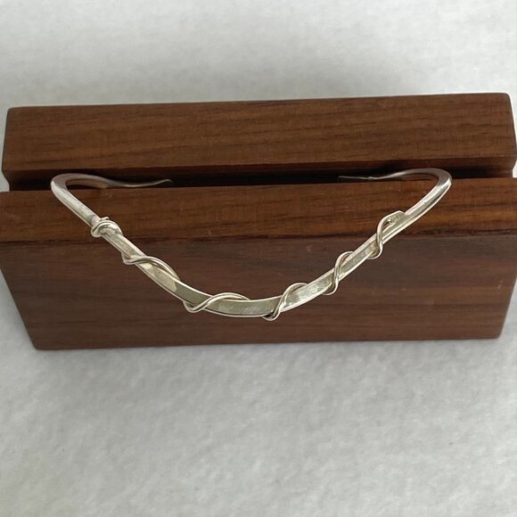 Sterling Silver 925 Dainty Twisted Hammered V Shaped Cuff Bracelet 6.75" - Picture 16 of 16